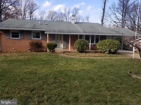 3910 Forest Grove Dr, Annandale, VA 22003
