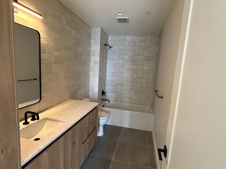 East Ave — Photo 15