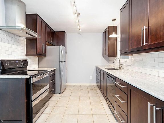 4th image of 400 Eva Ln