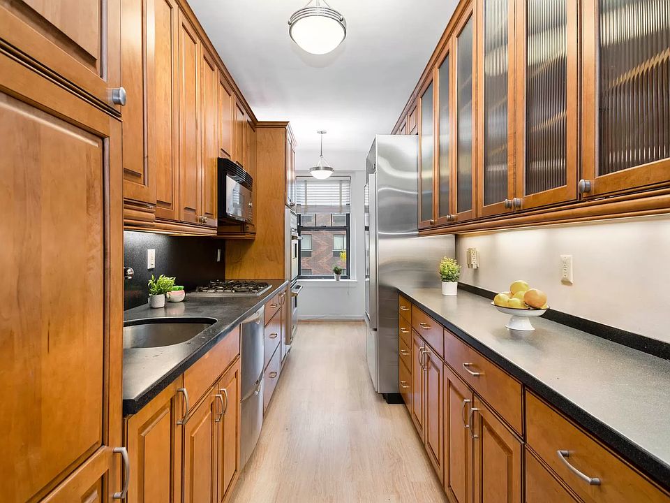 1st image of 141 E 3rd St APT 3E