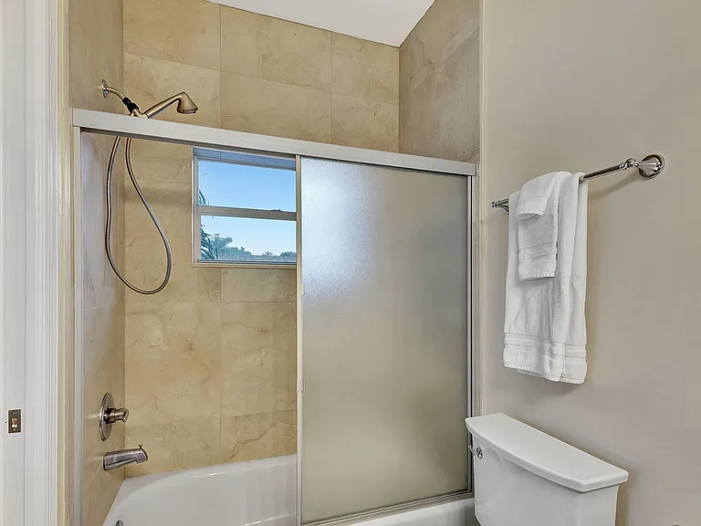 13814 Yarmouth Dr — Photo 15