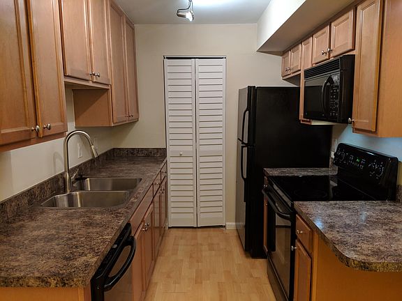 3rd image of 2922 Plaza Terrace Dr #2922