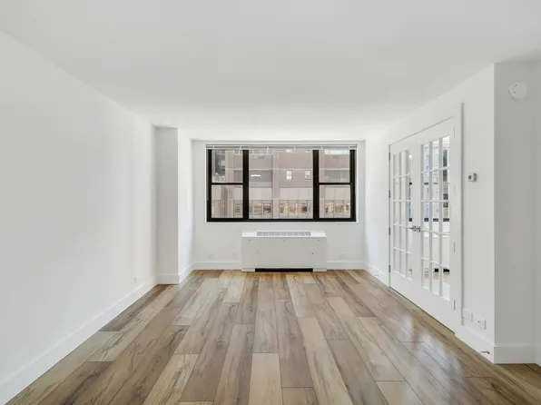 315 West 57th Street image 3 of 25