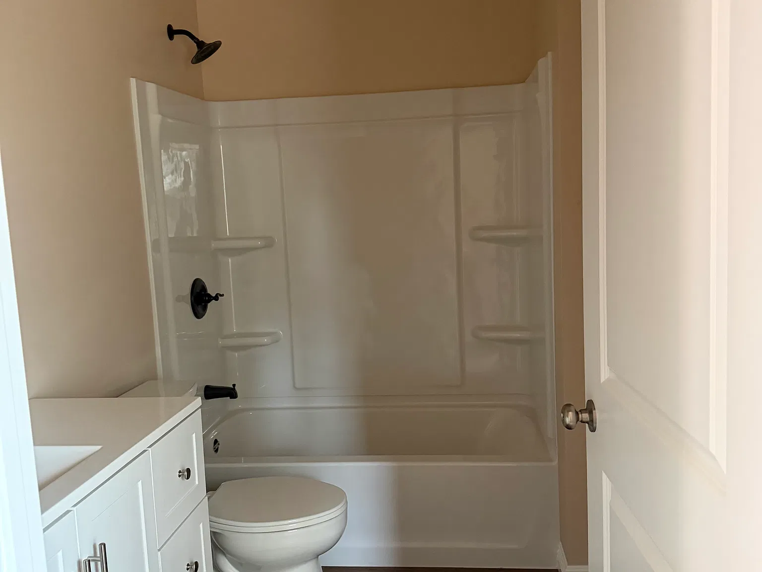 2 bed, 1200 sqft, $3,500 — Photo 4
