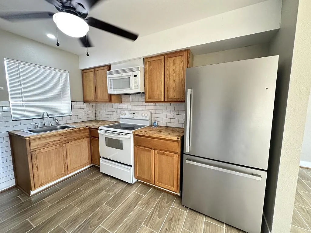 127 Gordon Ave S — Photo 3