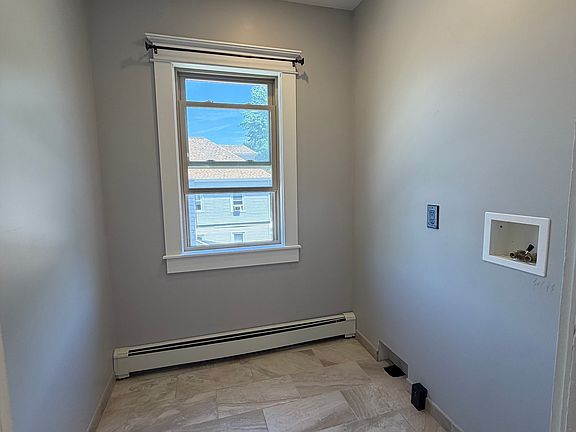 5th image of 150 Kinsley St #2