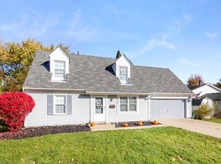 2111 Charleston Dr, Aurora, IL 60506