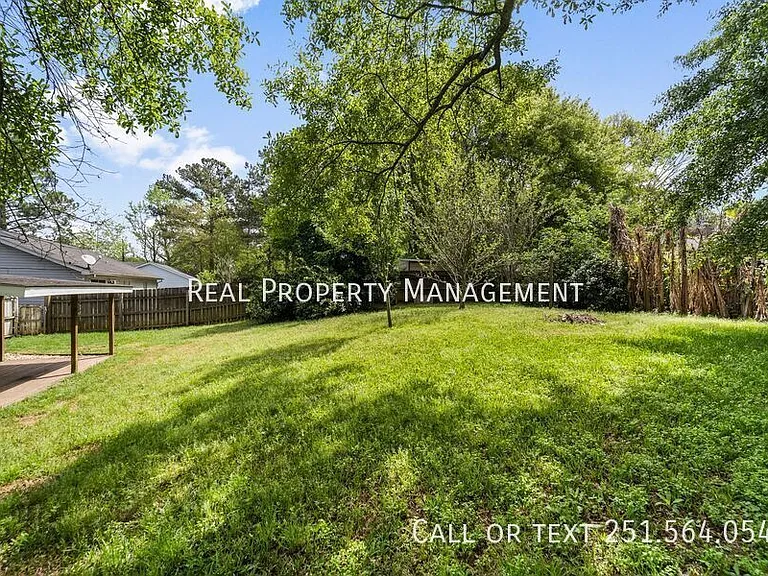 9631 Royal Woods Dr N — Photo 16