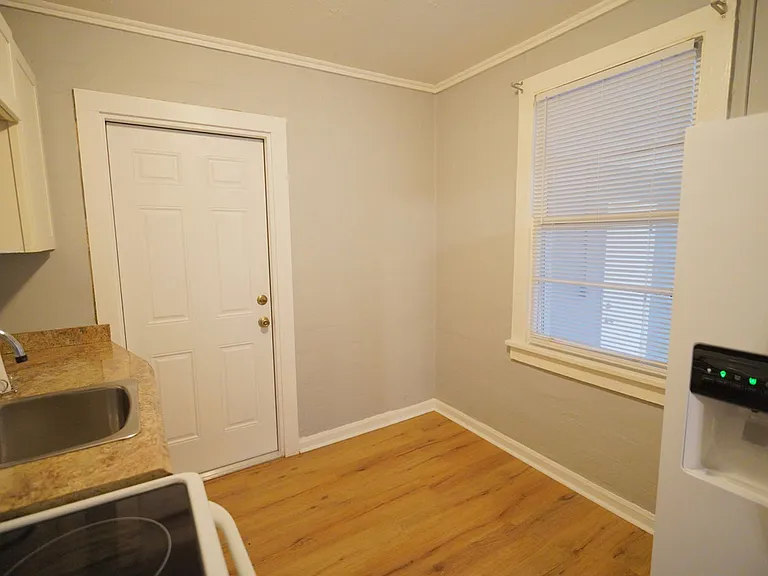 1308 Coleman St — Photo 7