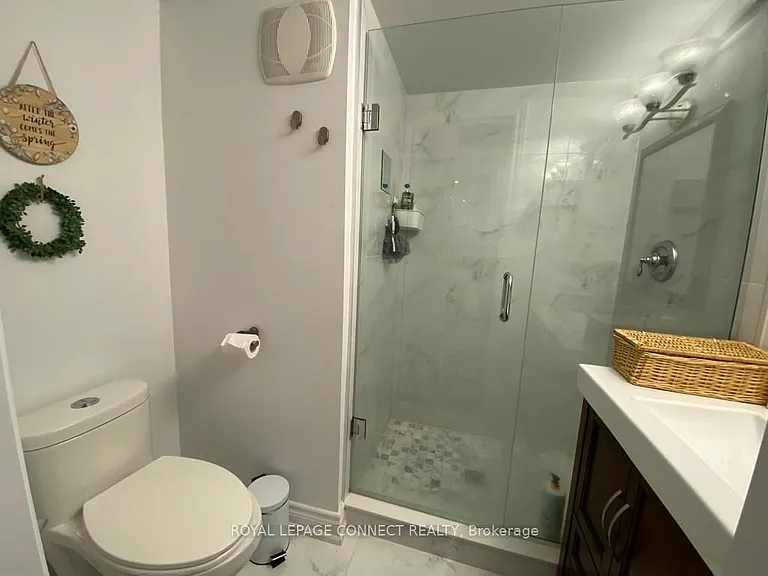43 Tomlin Cres #LOWER — Photo 4