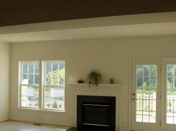 8069 Horseshoe Cottage Cir, Lorton, VA 22079