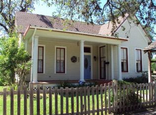 602 N Clinton St, Cuero, TX 77954