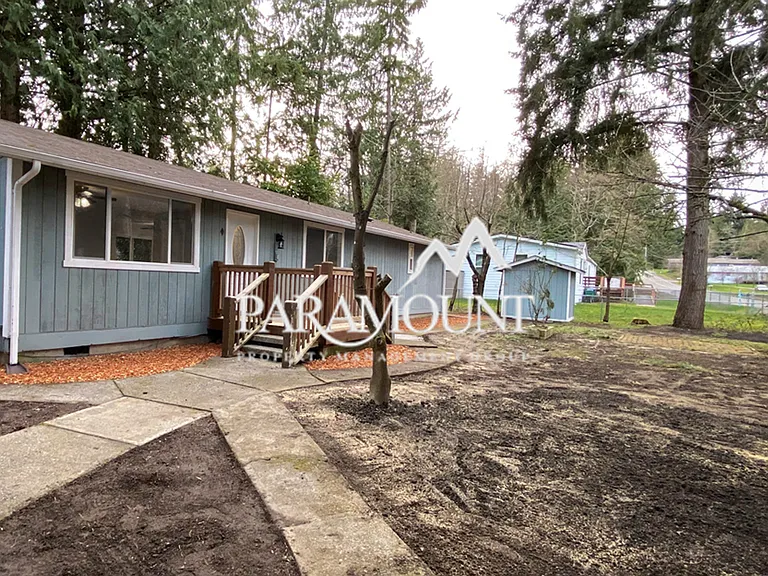 6321 Rest Pl NE — Photo 2