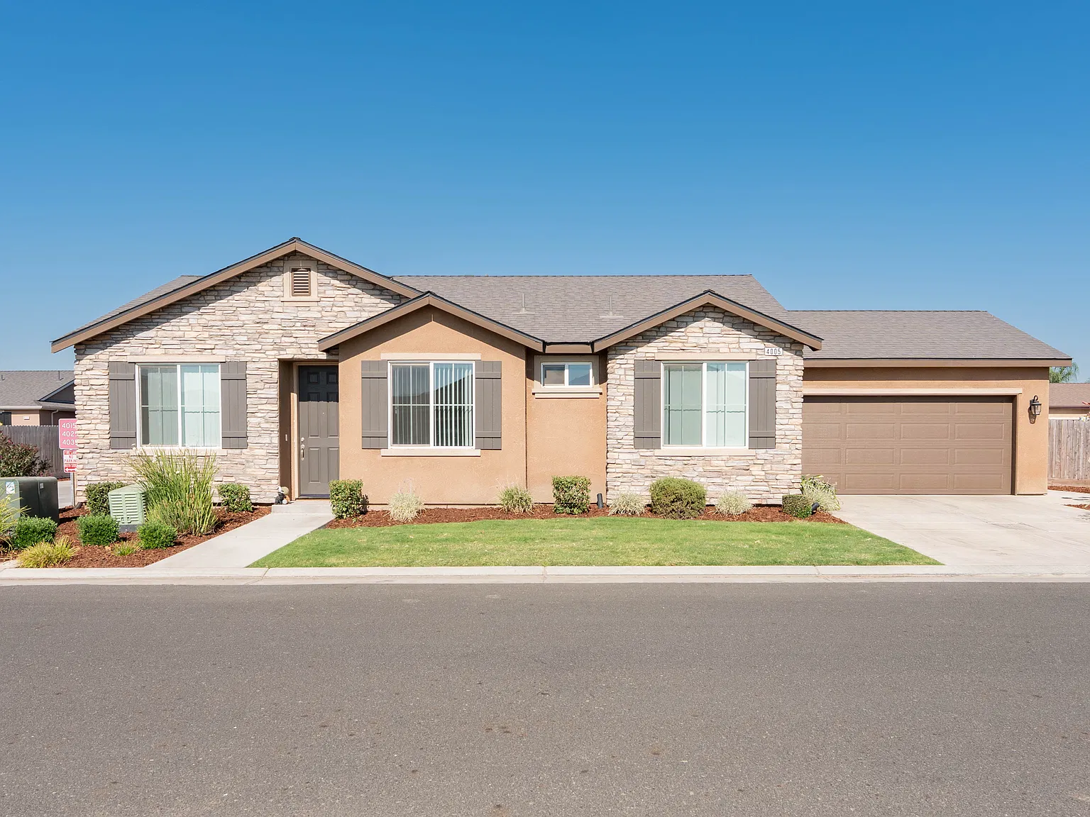 3 bed, 1297 sqft, $2,395 — Photo 4