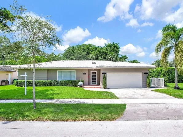 14530 Sabal Dr, Miami Lakes, FL 33014