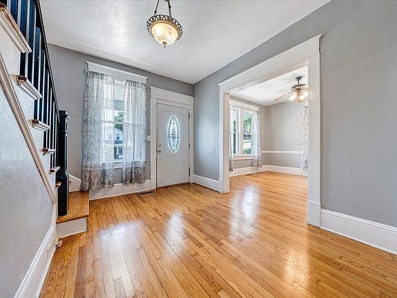 4th image of 1028 15th St SE
