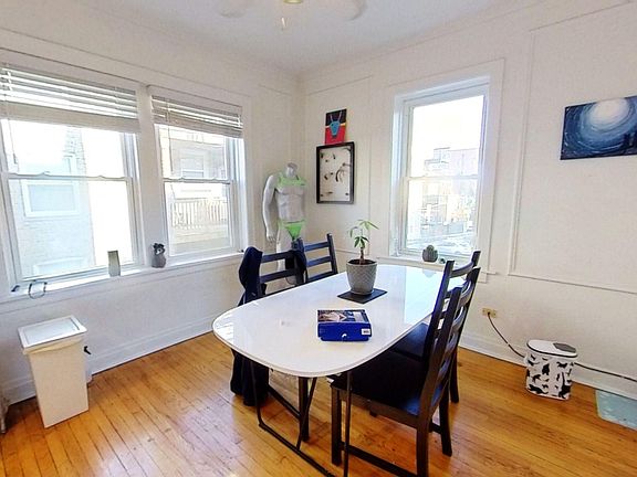 3rd image of 732 W Aldine Ave #2E