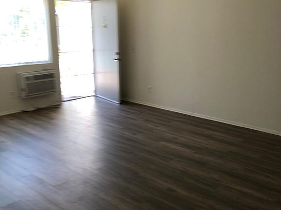 4th image of 8108 Owensmouth Ave #3