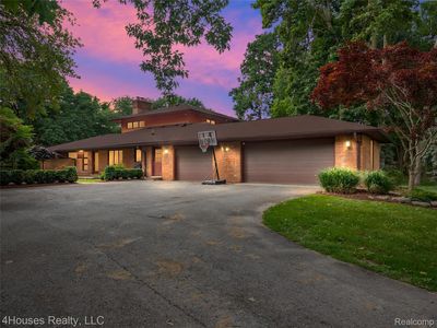 5717 Sussex Dr, Troy, MI, 48098
