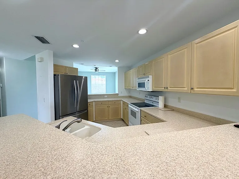 4013 Palm Tree Blvd #301 — Photo 15
