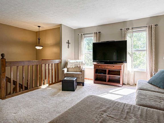 4th image of 6107 Castlebar Ln