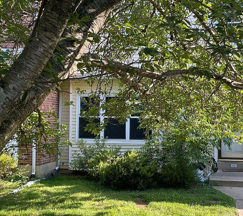 1st image of 24 E Green Valley Cir