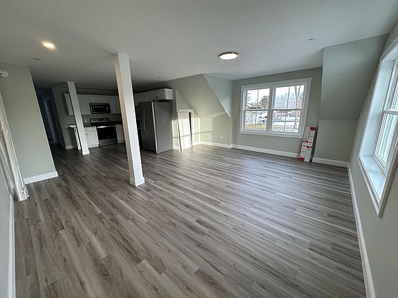4th image of 7 Twin Falls Dr APT 3