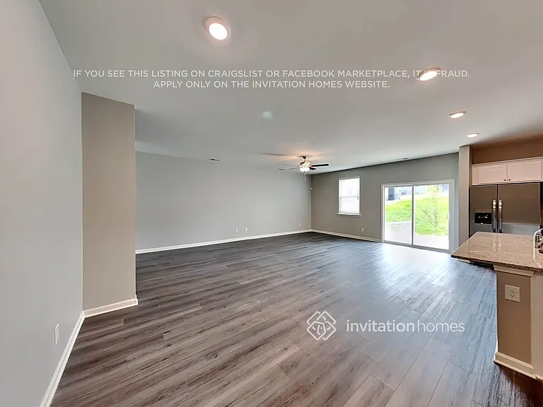 136 Webster Cir — Photo 4