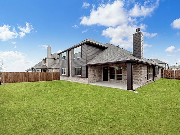 3rd image of 305 Sparkling Springs Dr