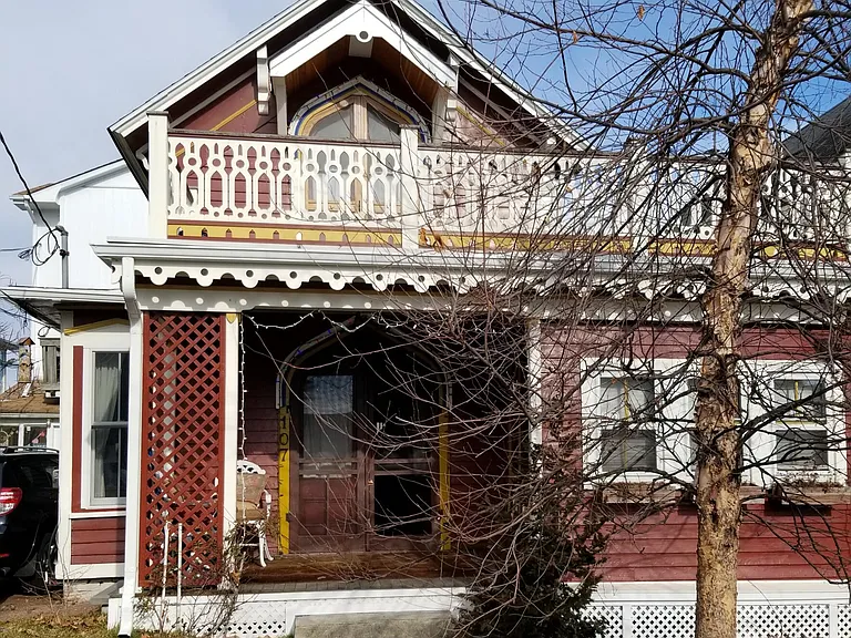 107 Asbury Ave — Photo 2
