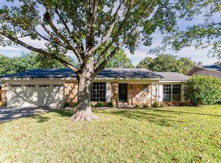 2808 Autumn Dr, Hurst, TX 76054