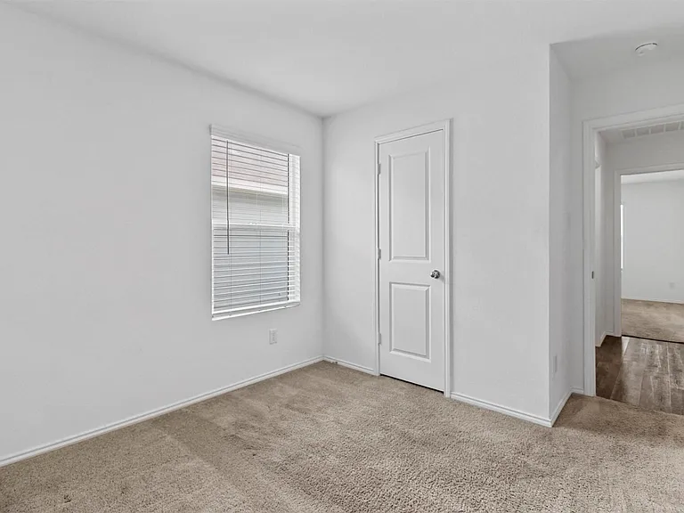 518 Olmstead Dr — Photo 9