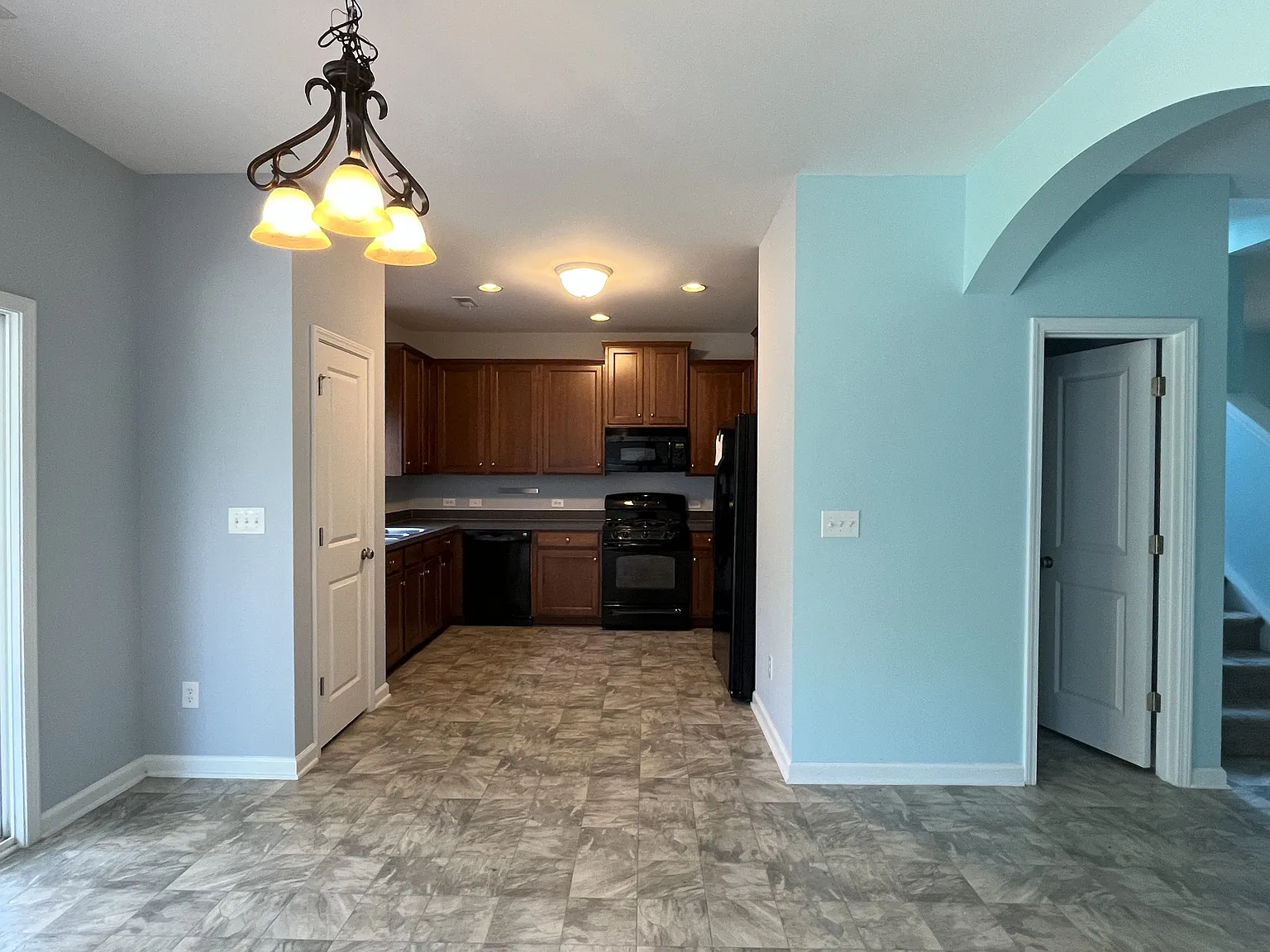 292 Mayfield Drive - 1 — Photo 3