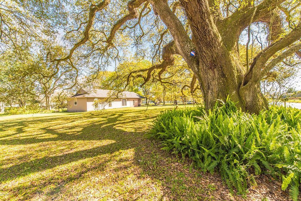 605 Chemin Metairie Rd - Property Image