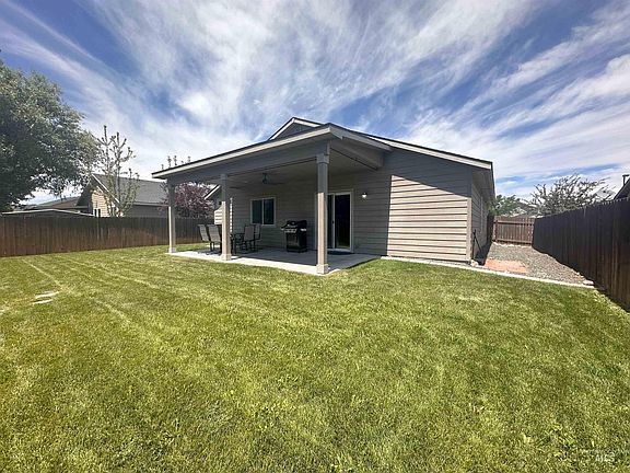 5th image of 233 E Walcott Lake Dr