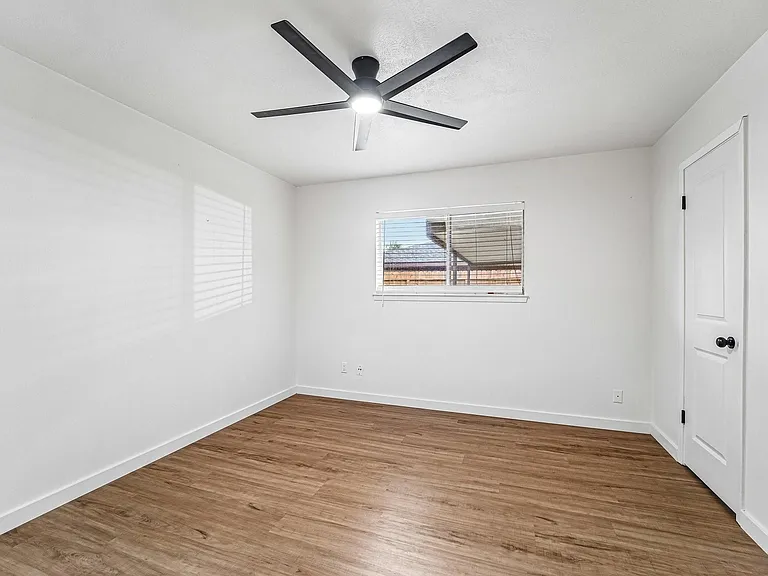 2801 Coy Dr — Photo 24