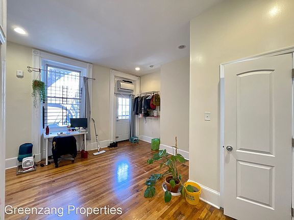 3rd image of 1127 Spruce St #11380428