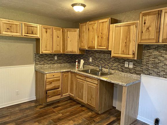 3rd image of 3836 Morris Dr