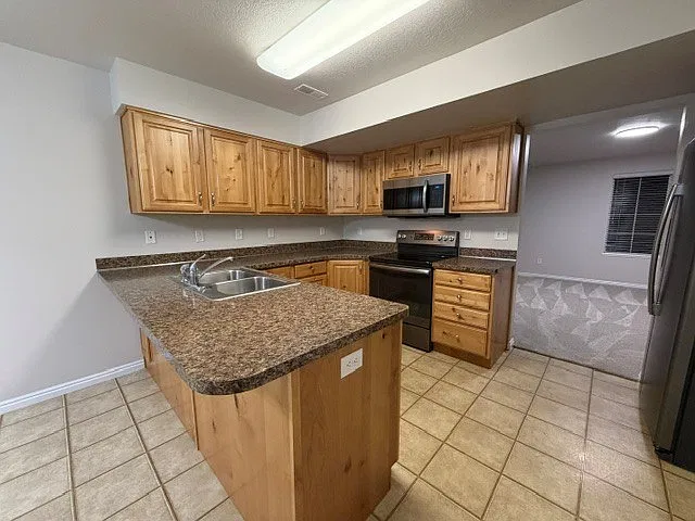 2 bed, 1.5 bath, 1156 sqft, $1,650 — Photo 2