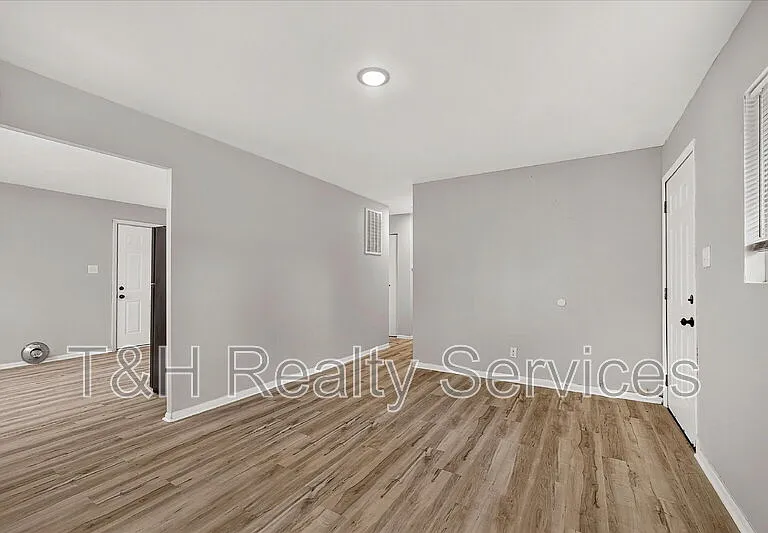 2714 Dawson St — Photo 7