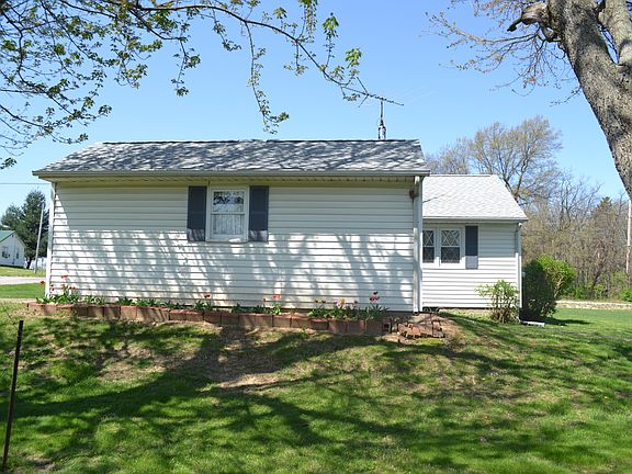 3rd image of 102 Hillcrest Dr