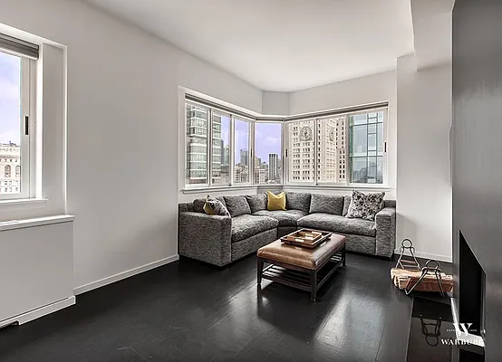 Sold by Warburg | media 17