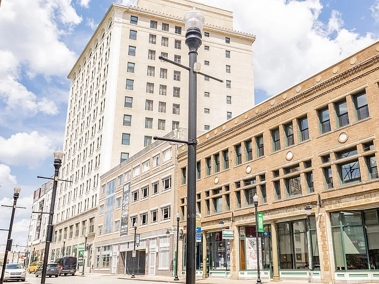 Highland and Wallace Building