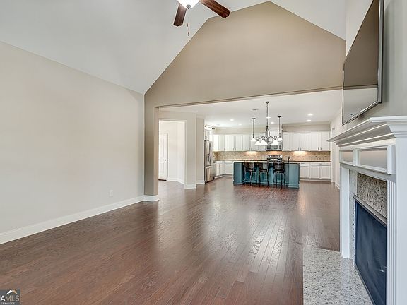 5th image of 2785 Middlecreek Way