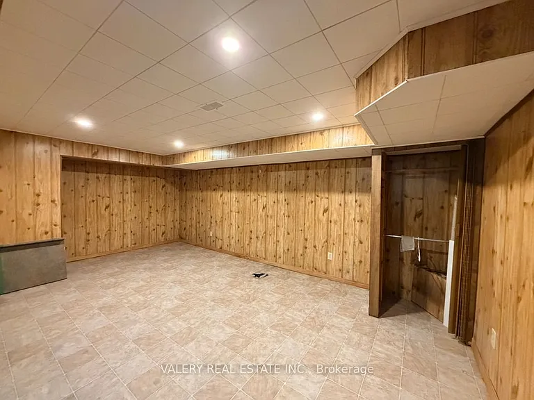 63 Paperbirch Cres #B — Photo 22