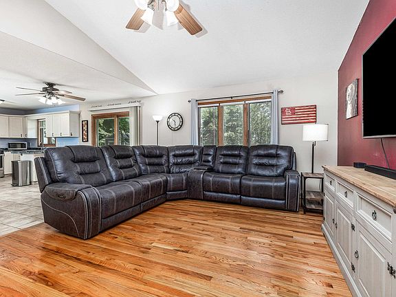 5th image of 8548 Royal Oaks Dr