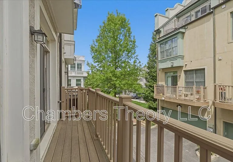 2735 Linden Ln — Photo 14