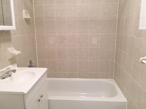 5th image of 18615 Jamaica Ave #3FL