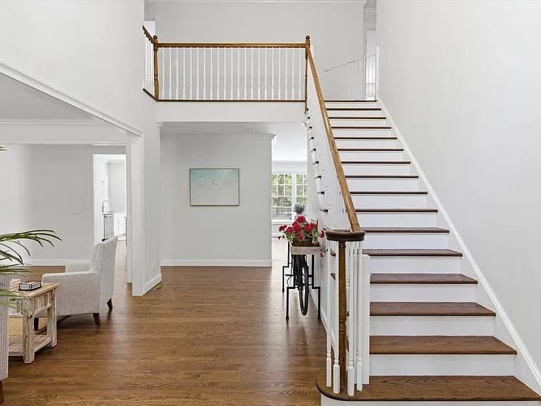 11 Rose Ave — Photo 11
