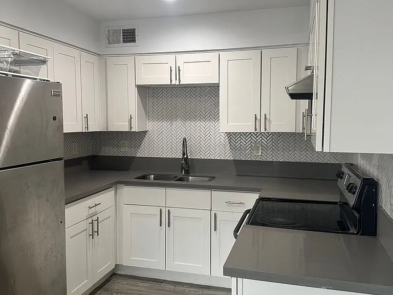 3219 E Earll Dr — Photo 14